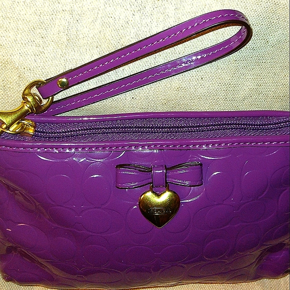 Brand New COACH Purple Iris Signature Liquid Gloss Wristlet - Picture 15 of 16